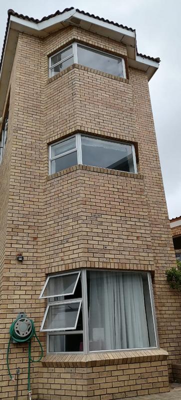 6 Bedroom Property for Sale in Reebok Western Cape